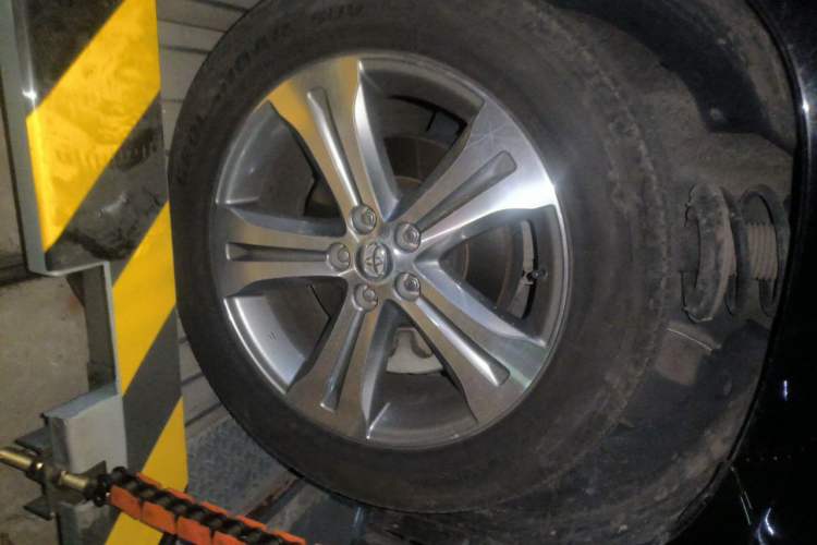 Used Toyota Highlander 2012 2.7L Two-Wheel Drive 7-Seater Ultimate Edition Right Front Wheel Hub