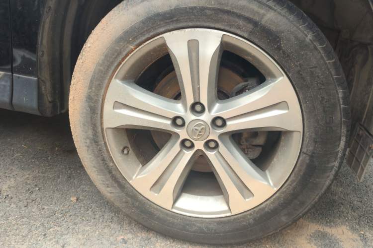 Used Toyota Highlander 2012 2.7L Two-Wheel Drive 7-Seater Luxury Edition Right Front Wheel Hub