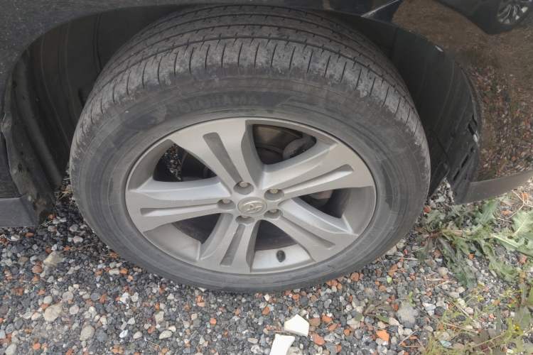 Used Toyota Highlander 2012 2.7L Two-Wheel Drive 7-Seater Luxury Edition Right Front Wheel Hub