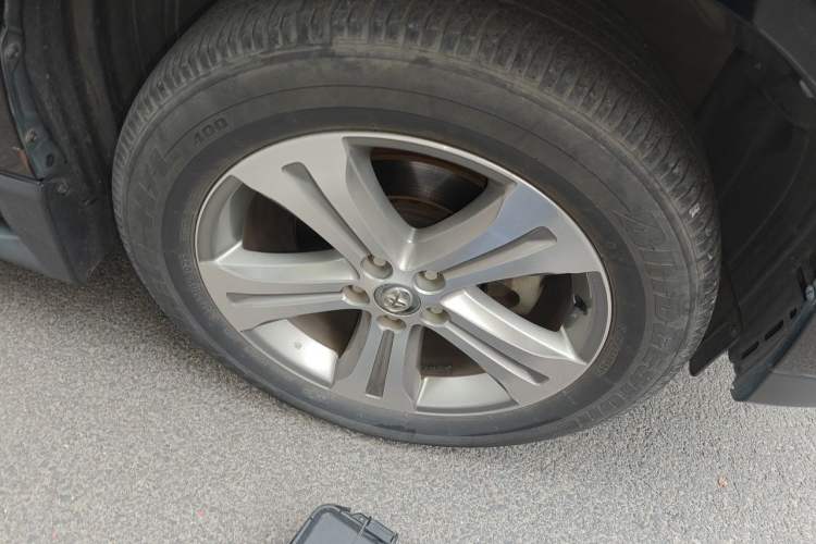 Used Toyota Highlander 2012 2.7L Two-Wheel Drive 7-Seater Luxury Edition Right Front Wheel Hub