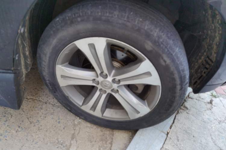 Used Toyota Highlander 2012 2.7L Two-Wheel Drive 7-Seater Luxury Edition Right Front Wheel Hub