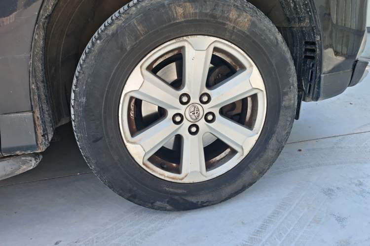 Used Toyota Highlander 2012 3.5L 4x4 7-Seater Elite Edition Right Front Wheel Hub
