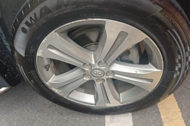 Used Toyota Highlander 2012 2.7L Two-Wheel Drive 7-Seater Luxury Edition Right Front Wheel Hub