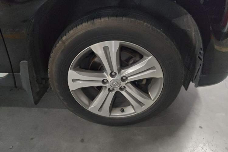 Used Toyota Highlander 2012 2.7L Two-Wheel Drive 7-Seater Luxury Edition Right Front Wheel Hub