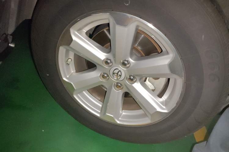 Used Toyota Highlander 2012 2.7L 2WD 5-Seater Elite Edition Right Front Wheel Hub