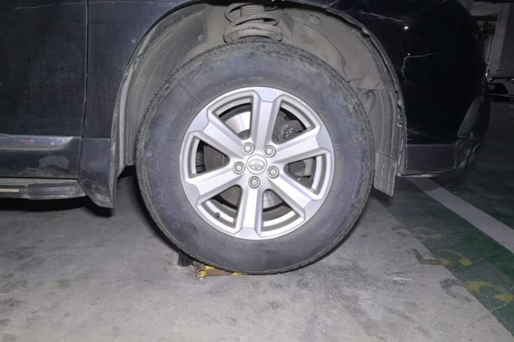 Used Toyota Highlander 2012 2.7L 2WD 5-Seater Elite Edition Right Front Wheel Hub