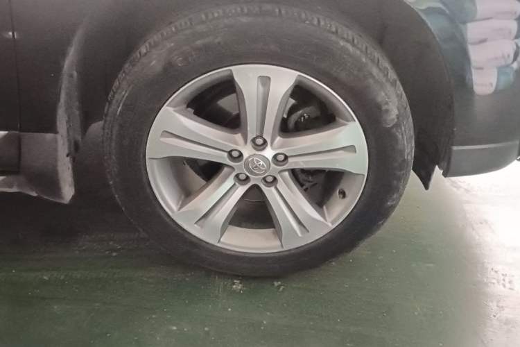 Used Toyota Highlander 2012 2.7L Two-Wheel Drive 7-Seater Luxury Edition Right Front Wheel Hub
