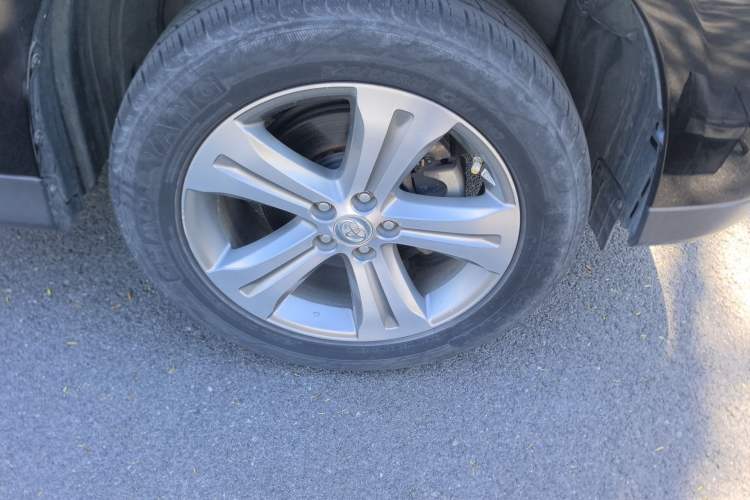 Used Toyota Highlander 2012 2.7L Two-Wheel Drive 5-Seater Sport Edition Right Front Wheel Hub
