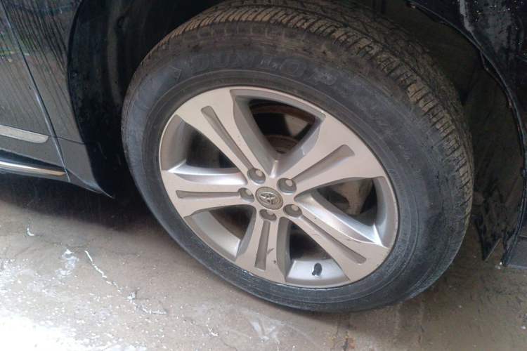 Used Toyota Highlander 2012 2.7L Two-Wheel Drive 7-Seater Luxury Edition Right Front Wheel Hub