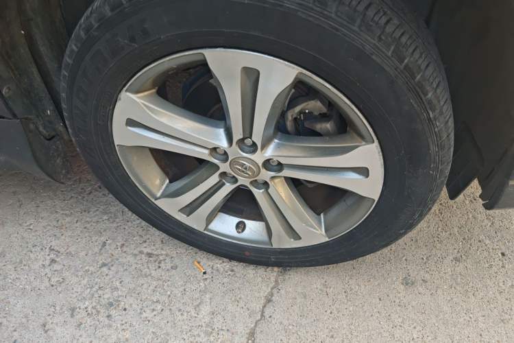 Used Toyota Highlander 2012 2.7L Two-Wheel Drive 5-Seater Sport Edition Right Front Wheel Hub