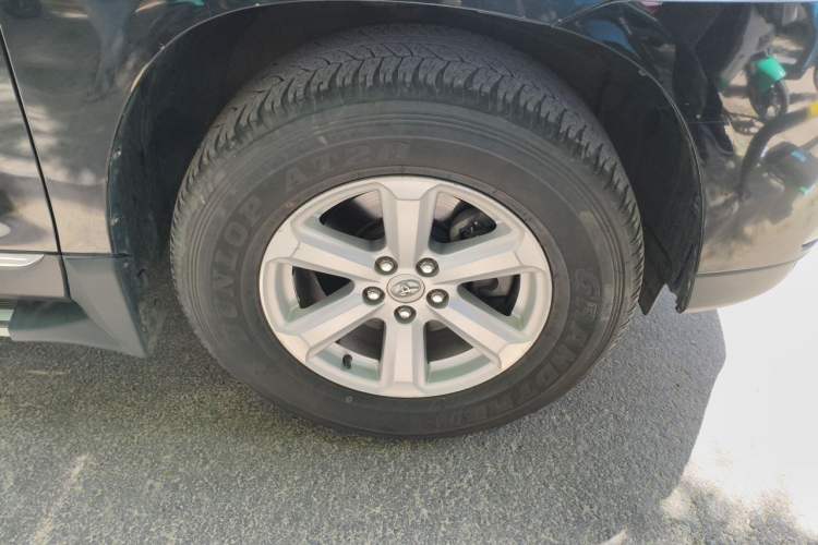 Used Toyota Highlander 2012 3.5L 4x4 7-Seater Elite Edition Right Front Wheel Hub