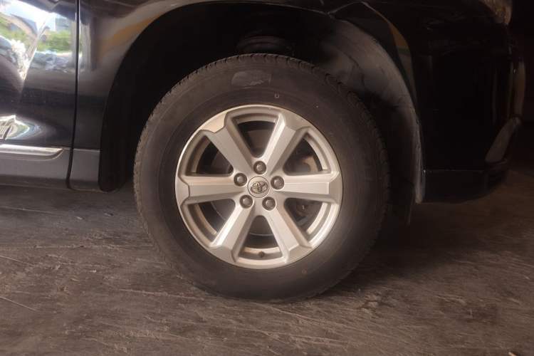 Used Toyota Highlander 2012 2.7L 2WD 5-Seater Elite Edition Right Front Wheel Hub