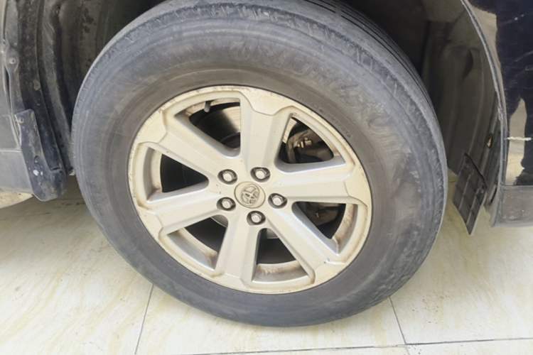 Used Toyota Highlander 2012 2.7L 2WD 5-Seater Elite Edition Right Front Wheel Hub