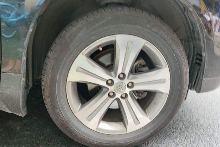 Used Toyota Highlander 2012 2.7L Two-Wheel Drive 7-Seater Luxury Edition Right Front Wheel Hub