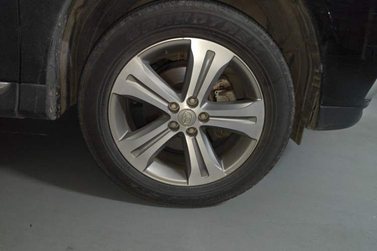 Used Toyota Highlander 2012 2.7L Two-Wheel Drive 7-Seater Luxury Edition Right Front Wheel Hub