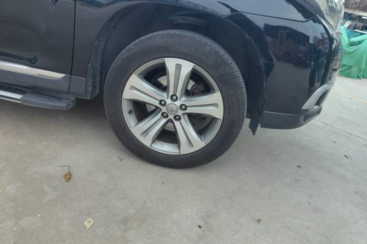 Used Toyota Highlander 2012 2.7L Two-Wheel Drive 7-Seater Luxury Navigation Edition Right Front Wheel Hub