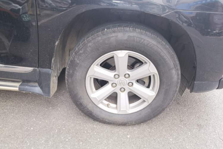 Used Toyota Highlander 2012 3.5L 4x4 7-Seater Elite Edition Right Front Wheel Hub