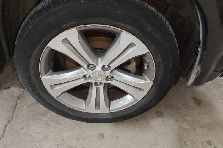 Used Toyota Highlander 2012 2.7L Two-Wheel Drive 7-Seater Luxury Edition Right Front Wheel Hub