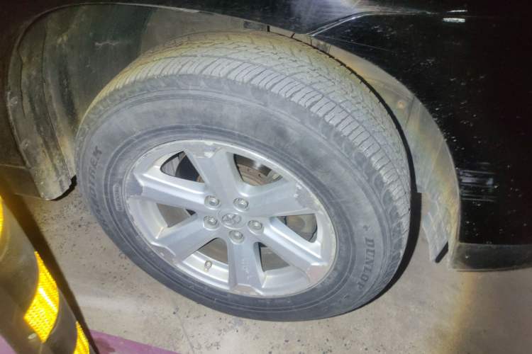 Used Toyota Highlander 2012 3.5L 4x4 7-Seater Elite Edition Right Front Wheel Hub