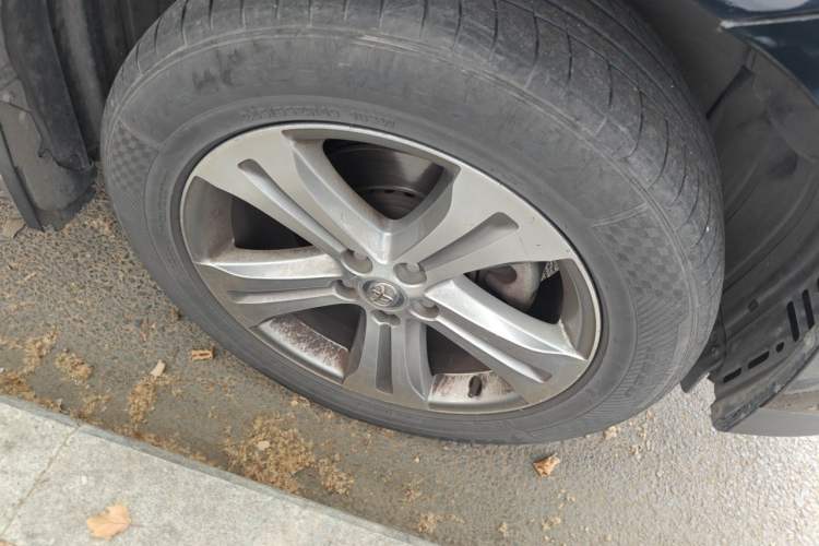 Used Toyota Highlander 2012 2.7L Two-Wheel Drive 7-Seater Luxury Edition Right Front Wheel Hub