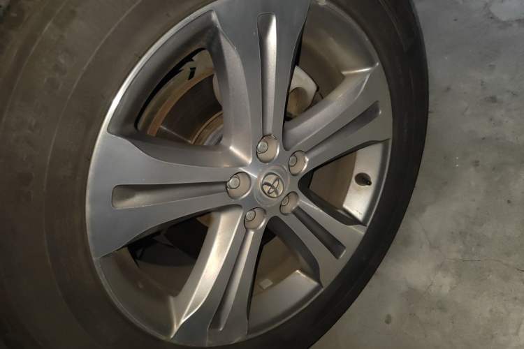 Used Toyota Highlander 2012 2.7L Two-Wheel Drive 7-Seater Luxury Edition Right Front Wheel Hub