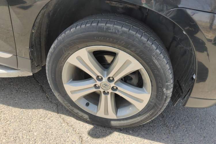 Used Toyota Highlander 2012 2.7L Two-Wheel Drive 7-Seater Luxury Edition Right Front Wheel Hub