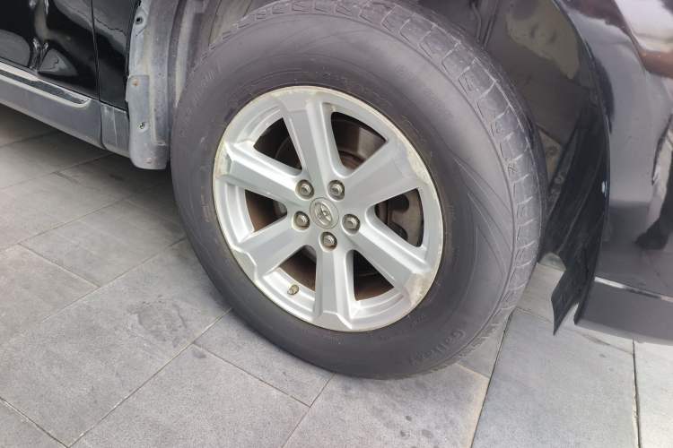 Used Toyota Highlander 2012 2.7L Two-Wheel Drive 7-Seater Elite Edition Right Front Wheel Hub