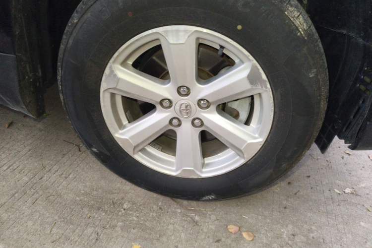 Used Toyota Highlander 2012 2.7L 2WD 5-Seater Elite Edition Right Front Wheel Hub