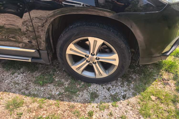 Used Toyota Highlander 2012 2.7L Two-Wheel Drive 7-Seater Luxury Edition Right Front Wheel Hub