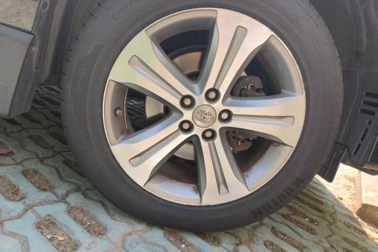 Used Toyota Highlander 2012 2.7L Two-Wheel Drive 7-Seater Luxury Edition Right Front Wheel Hub