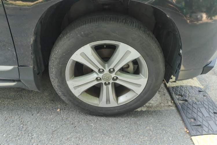 Used Toyota Highlander 2012 2.7L Two-Wheel Drive 7-Seater Luxury Edition Right Front Wheel Hub