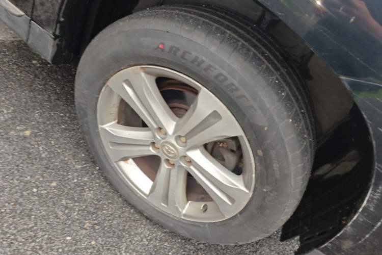 Used Toyota Highlander 2012 2.7L Two-Wheel Drive 7-Seater Luxury Edition Right Front Wheel Hub