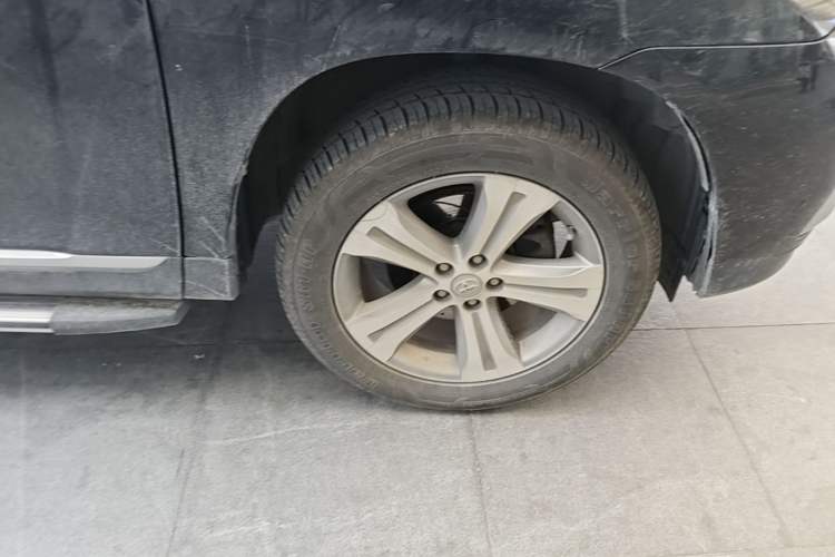 Used Toyota Highlander 2012 2.7L Two-Wheel Drive 7-Seater Luxury Edition Right Front Wheel Hub
