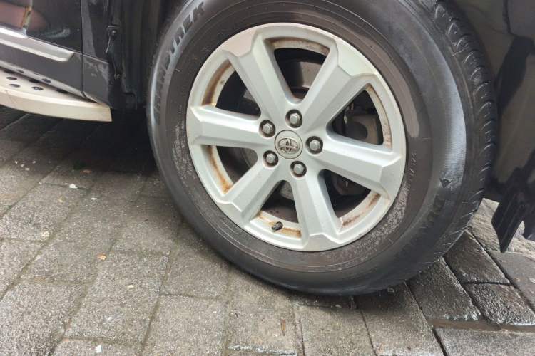 Used Toyota Highlander 2012 2.7L Two-Wheel Drive 7-Seater Elite Edition Right Front Wheel Hub