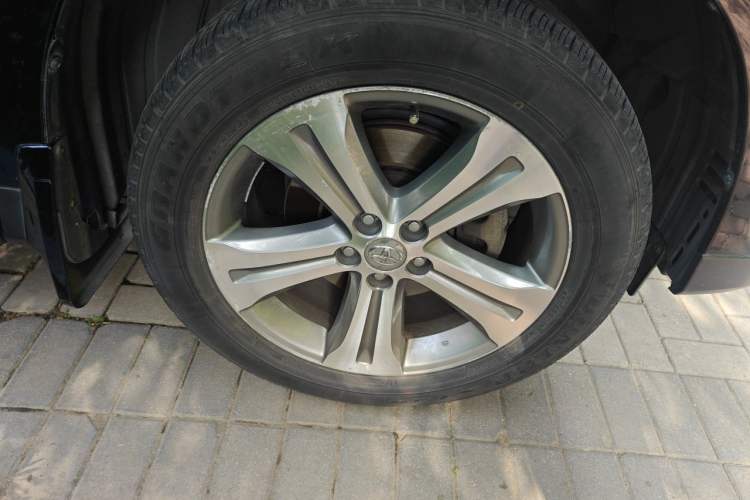 Used Toyota Highlander 2012 2.7L Two-Wheel Drive 7-Seater Luxury Edition Right Front Wheel Hub