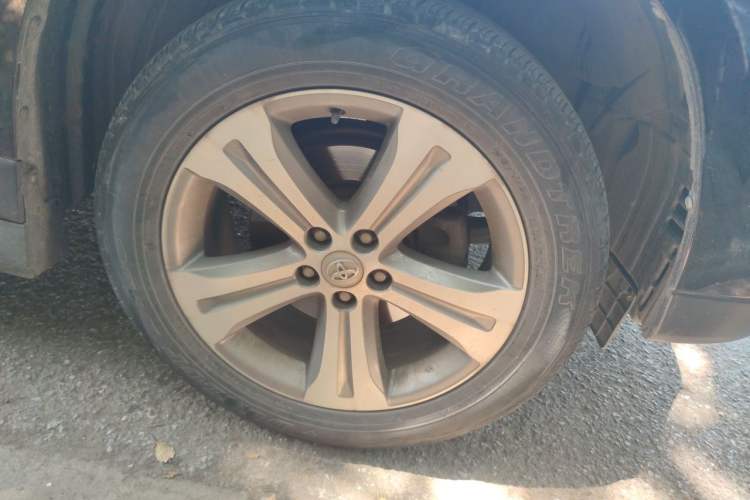Used Toyota Highlander 2012 2.7L Two-Wheel Drive 7-Seater Luxury Navigation Edition Right Front Wheel Hub