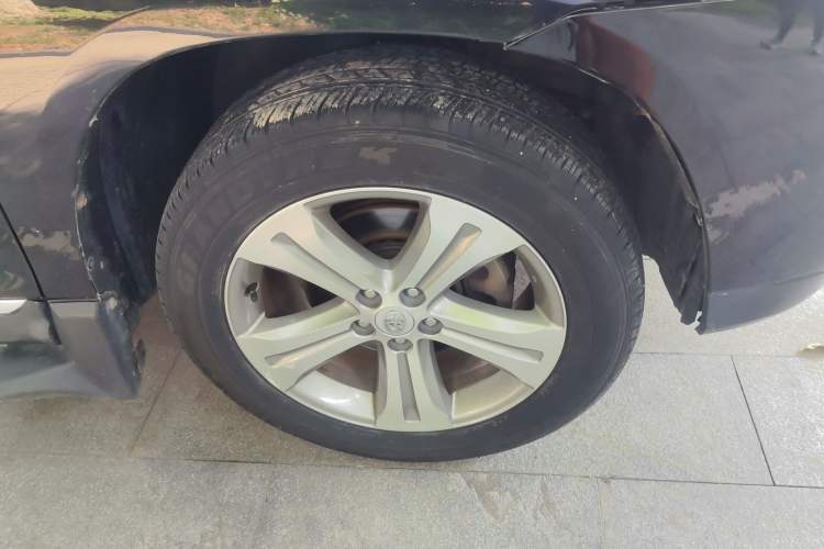Used Toyota Highlander 2012 2.7L Two-Wheel Drive 5-Seater Sport Edition Right Front Wheel Hub