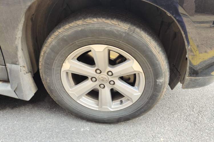 Used Toyota Highlander 2012 2.7L Two-Wheel Drive 7-Seater Elite Edition Right Front Wheel Hub