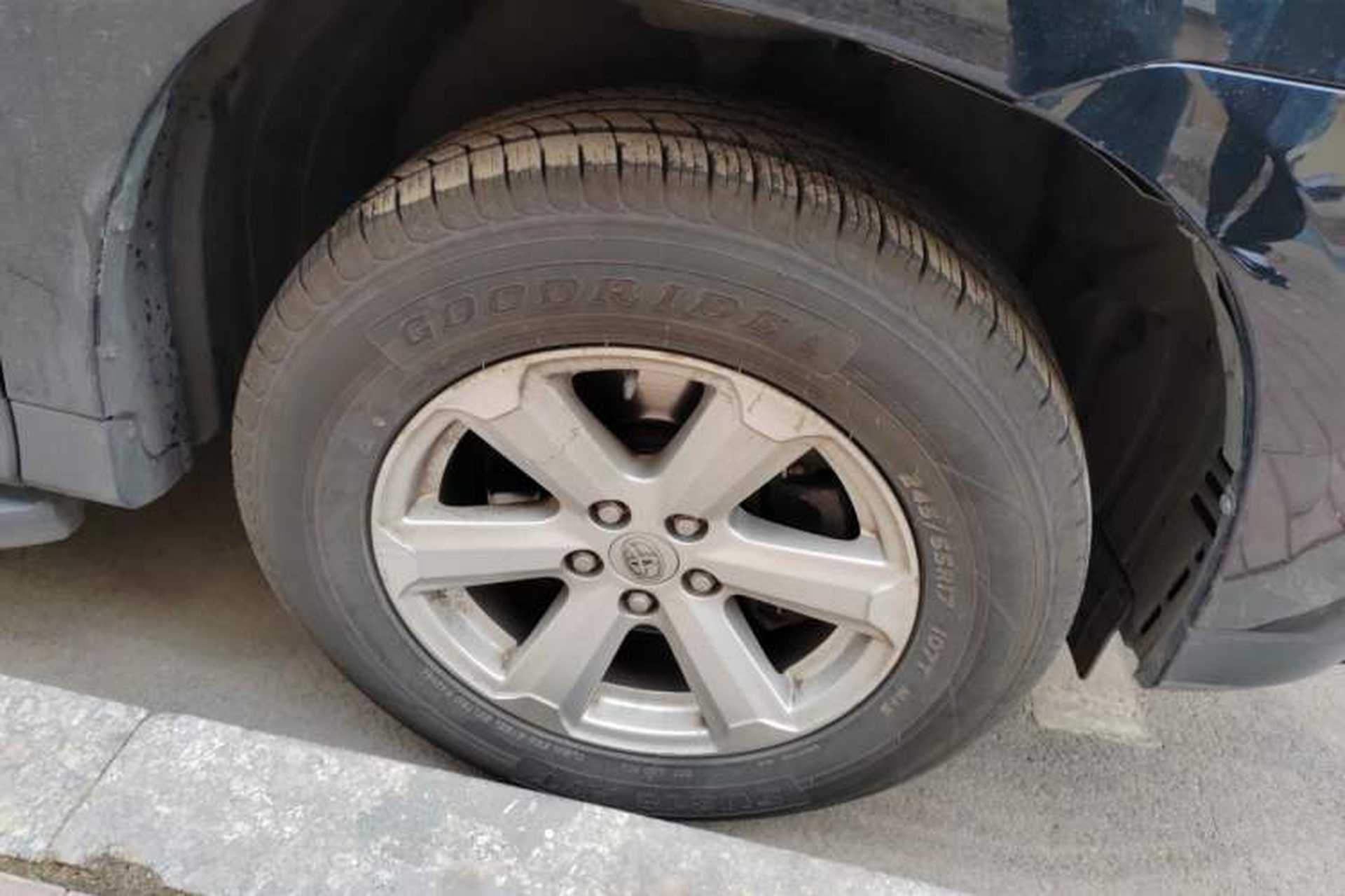 Used Toyota Highlander 2012 3.5L 4x4 7-Seater Elite Edition Right Front Wheel Hub
