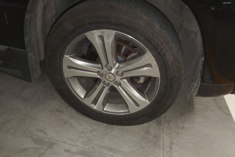 Used Toyota Highlander 2012 2.7L Two-Wheel Drive 7-Seater Luxury Edition Right Front Wheel Hub