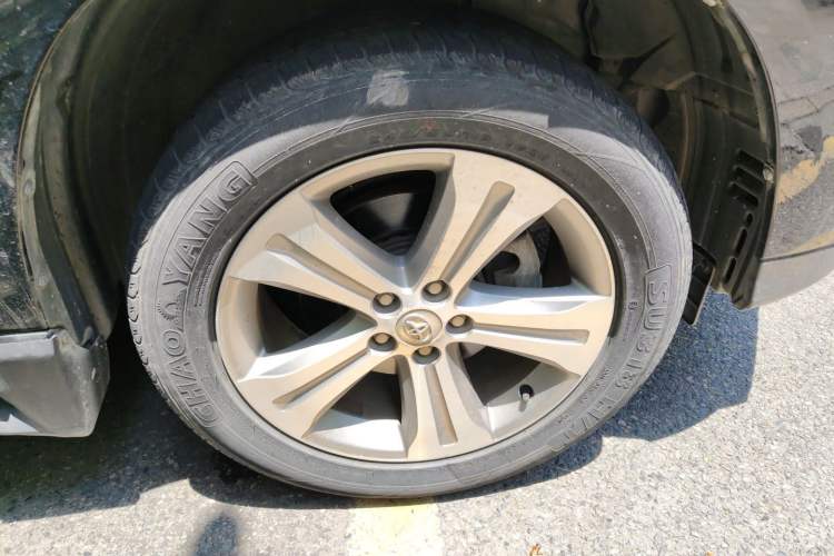 Used Toyota Highlander 2012 2.7L Two-Wheel Drive 7-Seater Luxury Navigation Edition Right Front Wheel Hub