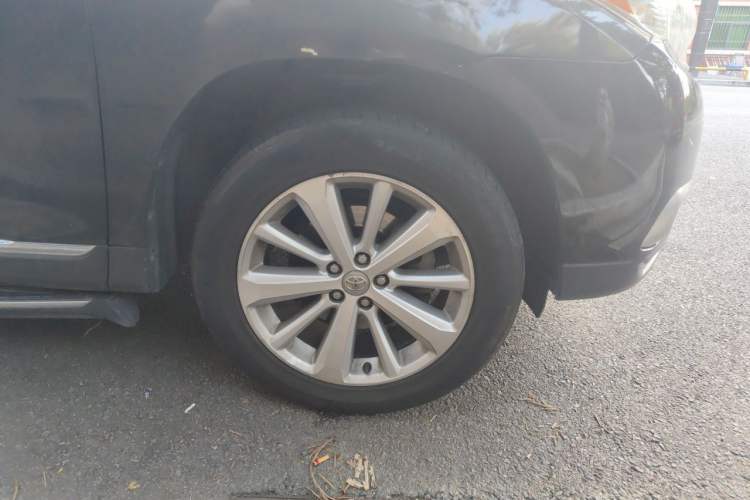Used Toyota Highlander 2012 3.5L 4x4 7-Seater Ultimate Edition Right Front Wheel Hub