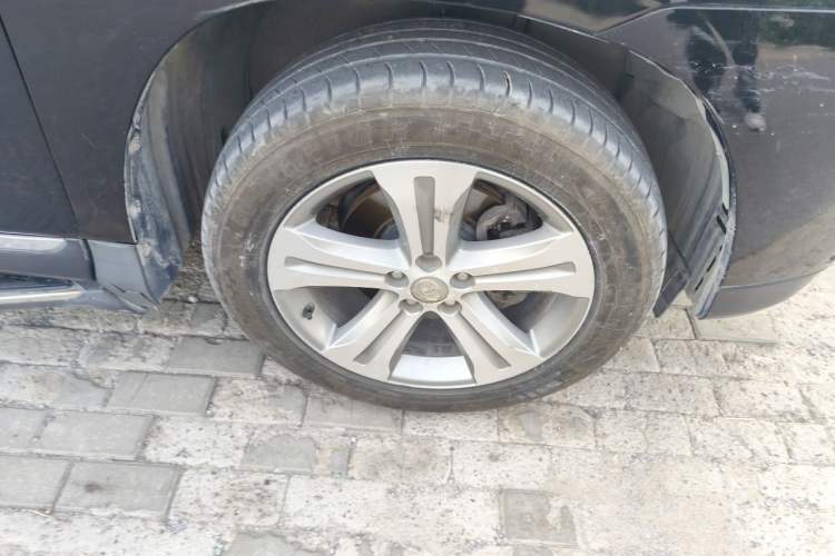 Used Toyota Highlander 2012 2.7L Two-Wheel Drive 7-Seater Ultimate Edition Right Front Wheel Hub
