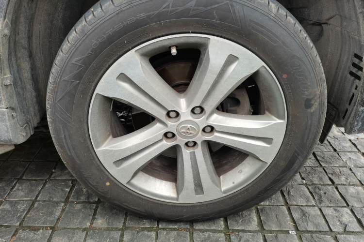 Used Toyota Highlander 2012 2.7L Two-Wheel Drive 7-Seater Luxury Edition Right Front Wheel Hub