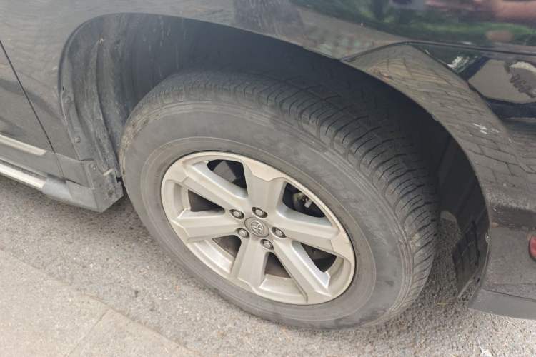 Used Toyota Highlander 2012 2.7L Two-Wheel Drive 7-Seater Elite Edition Right Front Wheel Hub