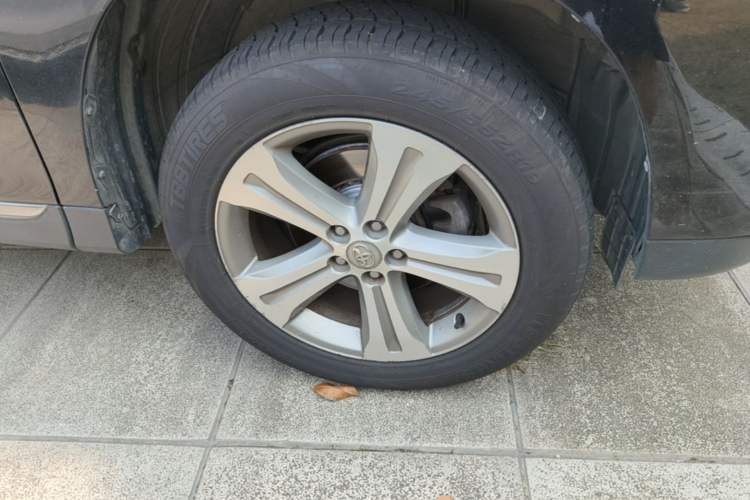 Used Toyota Highlander 2012 2.7L Two-Wheel Drive 7-Seater Luxury Edition Right Front Wheel Hub