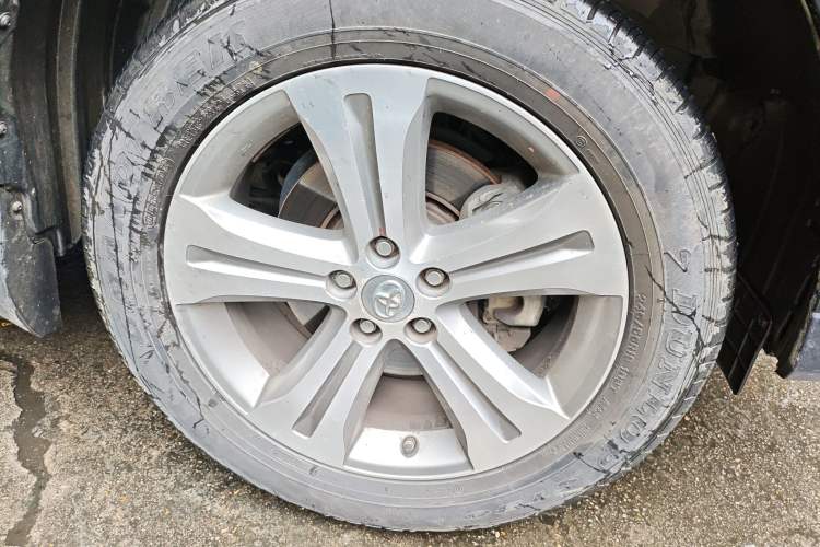 Used Toyota Highlander 2012 2.7L Two-Wheel Drive 7-Seater Luxury Edition Right Front Wheel Hub