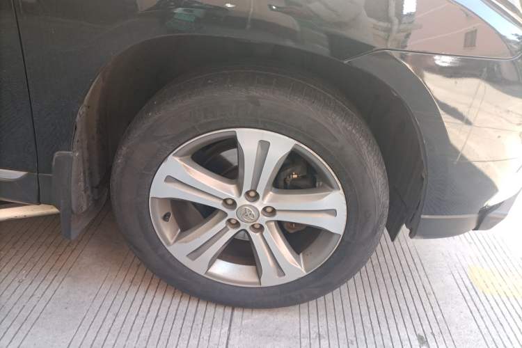 Used Toyota Highlander 2012 2.7L Two-Wheel Drive 7-Seater Luxury Edition Right Front Wheel Hub