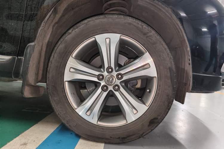 Used Toyota Highlander 2012 2.7L Two-Wheel Drive 7-Seater Luxury Edition Right Front Wheel Hub