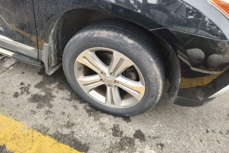 Used Toyota Highlander 2012 2.7L Two-Wheel Drive 7-Seater Luxury Edition Right Front Wheel Hub